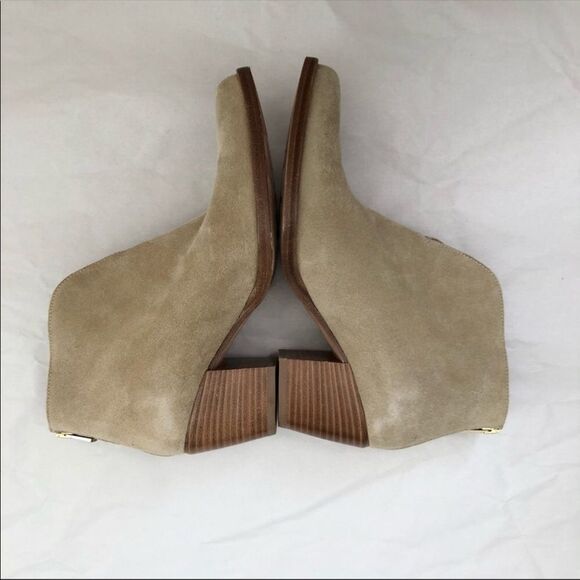 VINCE Havana Ankle Bootie Sz 6.5 New Front Slit Stacked Block Heel Boho Cottage - Picture 6 of 13